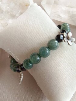 สร้อยข้อมือหยกเขียวกับนิลเจียรเหลี่ยม Jade+Black Spinel