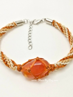 สร้อยข้อมือเชือกถักกับหินคาเนเลี่ยน (Carnelian)