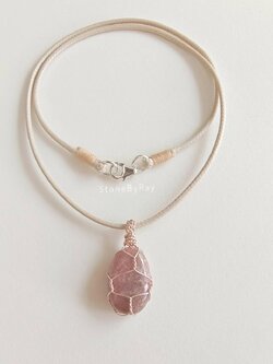 สร้อยคอเชือกจี้ลวดดัดกับหินโรโดโครไซต์ Rhodochrosite