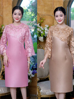 kudapy เดรสสั้นสีชมพู/สีน้ำตาลทอง ผ้าไหม ดีไซน์ลูกไม้เย็บเฉียง แขนเป็นแขนยาวห้าส่วนปลายบานเป็นทรงแขนกระดิ่งเล็ก