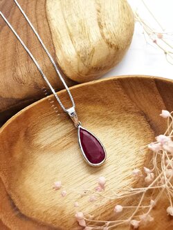 สร้อยคอเงินจี้พลอยทับทิมเจียรเหลี่ยม Ruby