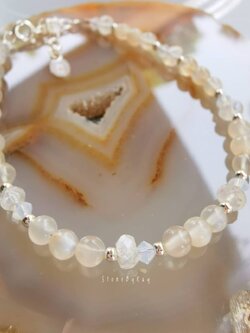 สร้อยข้อมือเงินหินมูนสโตน