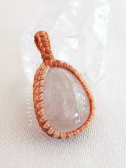 จี้เชือกถักล้อมหินคริสตัลควอตซ์
