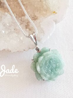 สร้อยคอเงินจี้หยกแกะสลักรูปดอกบัว