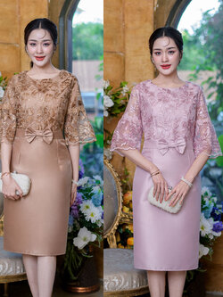 kudapy เดรสสั้นสีน้ำตาลทอง/สีชมพูอ่อน กระโปรงผ้าไหมตัวเสื้อเป็นผ้าลุกไม้ปักลายดอกไม้และปักเลื่อม แขนเป็นระบายปลายแขนใหญ่