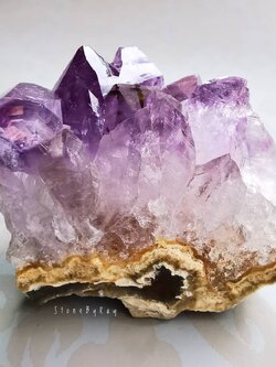 หินอเมทิสต์ผลึกธรรมชาติ