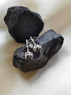 ต่างหูเงินนิลแท้ (Black Spinel)