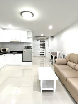 ให้เช่าห้องใหญ่น่าอยู่ตกแต่งเฟอร์ครบ สอบถามแอด Line ID : Smile-easy ที่ Supalai Place Sukhumvit 39