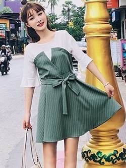 kudapy เดรสผ้าโพลีเอสเตอร์ผสมสีเขียวขี้ม้า เย็บต่อกับผ้าชีฟองเนื้อดีสีขาวช่วงหน้าอก S M