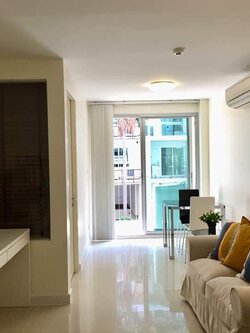 ให้เช่า เดอะ โคลเวอร์ ทองหล่อ เฟอร์ครบ ขนาด40ตรม.พร้อมอยู่ วิวสระว่ายน้ำ