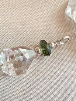 สร้อยคอเงินจี้สะเก็ดดาวโมดาไวต์กับเฮอร์คิเมอร์ไดม่อน Moldavite+Herkimer Diamond