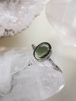 แหวนเงินสะเก็ดดาวโมดาไวต์(Moldavite)