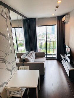 C Ekkamai (ซี เอกมัย) ให้เช่าห้องน่าอยู่เฟอร์เครื่องใช้ไฟฟ้าครบ สอบถามแอด Line ID : Smile-easy