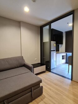 ให้เช่าคอนโด The Base Garden Rama 9 (เดอะ เบส การ์เดน พระราม 9) - ห้องสวยน่าอยู่ชั้นบนสุด - การเดินทาง: ใกล้ Airport Link รามคำแหง ประมาณ 700 ม. - ใกล้ เดอะมอลล์ รามคำแหง