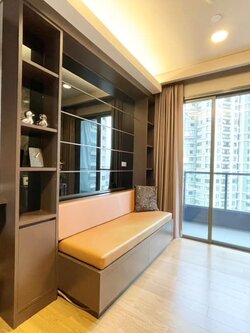 The Lumpini 24 (เดอะ ลุมพินี 24) ให้เช่าห้องสวยน่าอยู่เครื่องใช้ไฟฟ้าครบ สอบถามแอด Line ID : Smile-easy