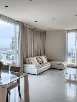 ปล่อยเช่าคอนโด The Empire Place (ดิ เอ็มไพร์ เพลซ) สาทร - 3ห้องนอน 3ห้องน้ำ (1ห้องแม่บ้าน1ห้องน้ำ) 1ห้องนั่งเล่น - ใกล้ BTS ช่องนนทรี เซนต์หลุยส์ - ขนาดห้อง 130 ตรม. จอดรถได้ 2 คัน