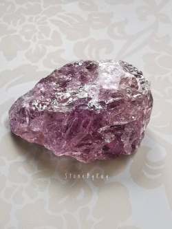 หินอเมทิสต์ก้อนธรรมชาติ