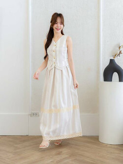 kudapy ชุดเซ็ทกระโปรงยาวบานสีขาว แขนกูด ลายเส้นตรง สวยดูดี