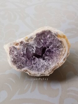 หินจีโอดอเมทิสต์ก้อนธรรมชาติ