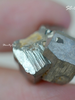 แร่ไพไรต์ผลึกธรรมชาติจากเปรู (SC-024)