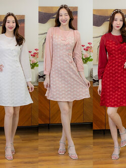 kudapy เดรสสั้นสีชมพู/สีแดง/สีขาว แขนยาวแต่งโบว์ที่อก