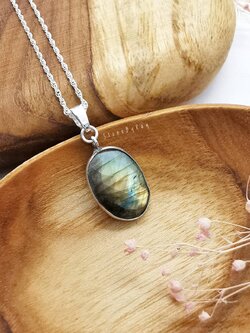 สร้อยคอเงินจี้หินลาบราโดไลท์เจียรเหลี่ยม Labradorite