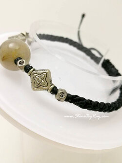 สร้อยข้อมือเชือกถักกับหินไหมทอง (Rutile quartz)