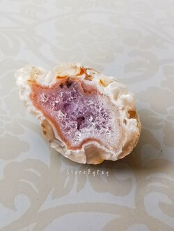 หินจีโอดอเมทิสต์ก้อนธรรมชาติ