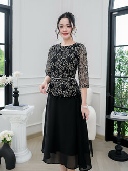 kudapy เดรสลูกไม้ผ้านิ่ม งานลายผ้าใบไม้โทนสีดำเทาเหลือบทองอ่อนสีสุภาพ รอบเอวประดับมุกสวย