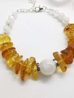 สร้อยข้อมือหินมูนสโตนร้อยกับอำพัน Moonstone+Amber