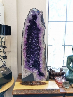 หินจีโอตอเมทิสต์ผลึกธรรมชาติ