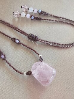 สร้อยคอเชือกถักจี้หินโรสควอตซ์ Rose Quartz
