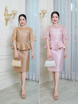 kudapy เดรสผ้าไหมเอวระบาย งานผ้าไหมแต่งลูกไม้ปักลาย คอกลม แขนคลุมศอก เอวต่อทรงระบายเป็นงานผ้าไหมและลูกไม้เย็บคลุม