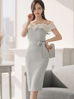 kudapy เดรสผ้าคอตตอนผสมspandex สีฟ้าอ่อน เนื้อนิ่ม ยืดหยุ่นได้ดี ช่วงไหล่แต่งผ้าระบายสีขาว มีสายยืดด้านใน