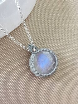 สร้อยคอเงินจี้หินเรนโบว์มูนสโตน Rainbow Moonstone