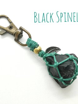 พวงกุญแจเชือกถักหินนิล Black Spinel