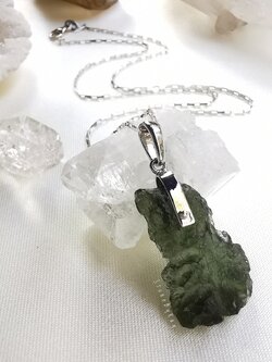 สร้อยคอเงินจี้สะเก็ดดาวโมดาไวท์(Moldavite)