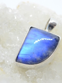 จี้เงินหินเรนโบว์มูนสโตน(Rainbow Moonstone)