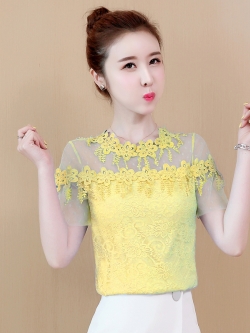 เสื้อลูกไม้สีเหลือง ผ้าลูกไม้เนื้อนิ่มมากๆๆ ยืดหยุ่นได้ดีค่ะ