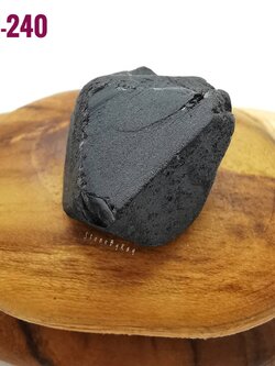 นิลก้อนธรรมชาติ (Black Spinel)