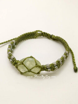 สร้อยข้อมือเชือกถักกับหินพรีไนท์ (Prehnite)