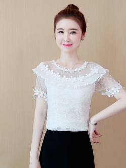 เสื้อลูกไม้สีขาว ผ้าลูกไม้เนื้อนิ่มมากๆๆ ยืดหยุ่นได้ดีค่ะ