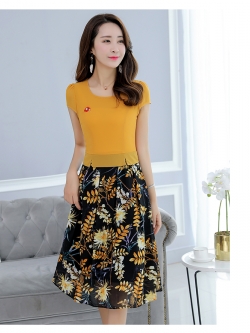 ชุดเดรสสีเหลืองใส่ทำงาน ตัวเสื้อเป็นผ้าชีฟองสีเหลือง 2 ชั้น