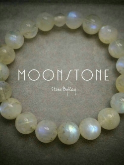 สร้อยข้อมือมูนสโตน(Moonstone)