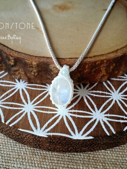 สร้อยคอเงินจี้หินเรนโบว์มูนสโตน Rainbow Moonstone