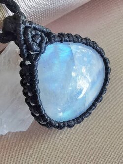 สร้อยคอเชือกถักจี้หินเรนโบว์มูนสโตน Rainbow Moonstone