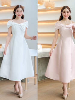 kudapy เดรสยาวสีขาว/สีชมพูพาสเทล เปิดบ่า อกโบว์ มีสายคาดบ่า คัตติ้งเริศแบบอลัง เข้ารูป เก็บทรง กระโปรงบาน