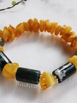 สร้อยข้อมืออำพันแท้กับหินมอสอาเกต