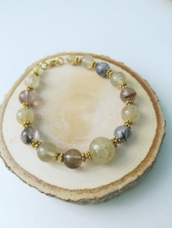 สร้อยข้อมือไหมสามสี