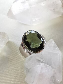 แหวนเงินสะเก็ดดาวโมดาไวท์(Moldavite)